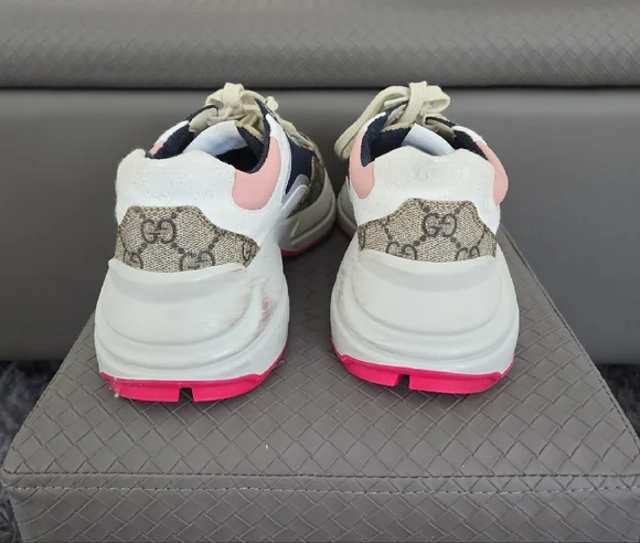 Gucci Navy and Cream Sneakers - Picture 8 of 13